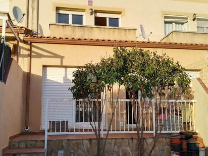 Vista exterior de Casa o xalet en venda en Pira amb Calefacció, Jardí privat i Terrassa