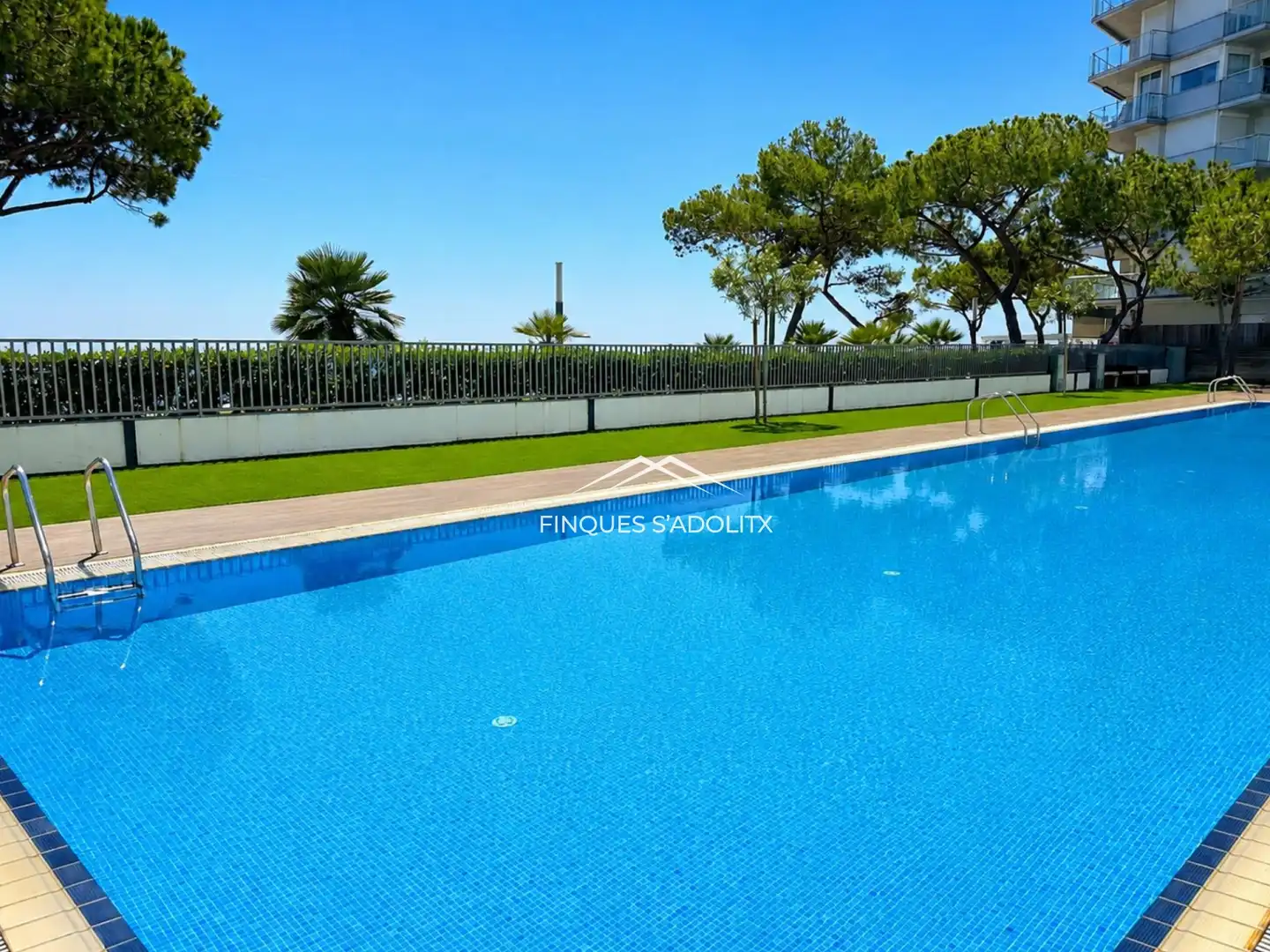 Swimming pool of Flat for sale in Castell d'Aro, Platja d'Aro i s'Agaró  with Air Conditioner, Heating and Private garden