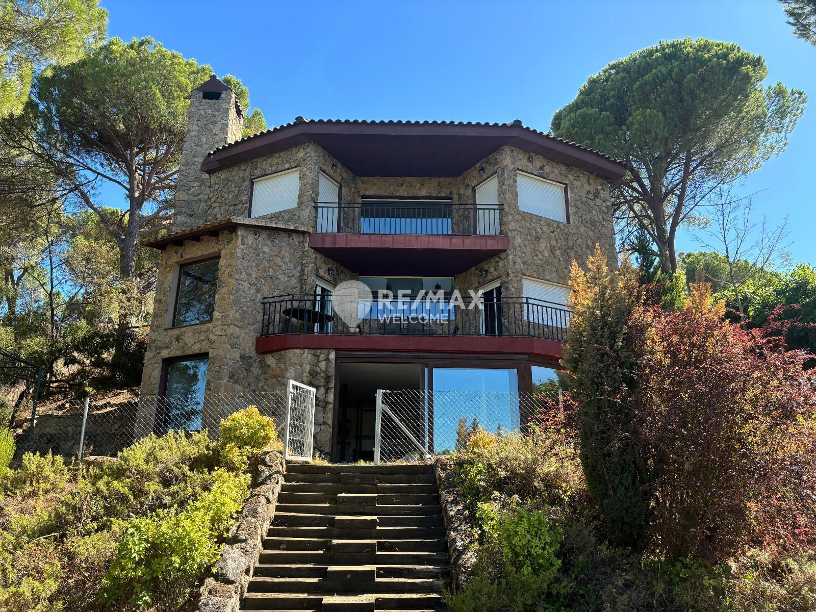 Vista exterior de Casa o xalet en venda en San Martín de Valdeiglesias amb Aire condicionat, Calefacció i Terrassa