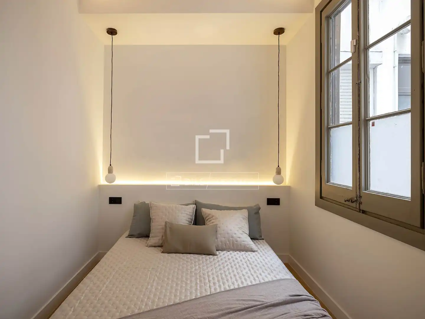 Schlafzimmer von Wohnung zum Verkauf in Barcelona mit Klimaanlage, Heizung und Balkon