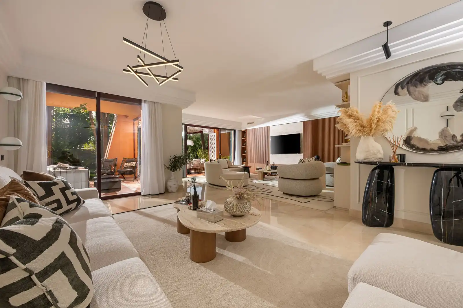 Sala d'estar de Apartament en venda en Marbella amb Aire condicionat, Terrassa i Traster