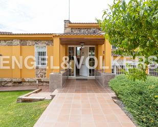 Vista exterior de Casa o xalet en venda en Villaviciosa de Odón amb Aire condicionat, Calefacció i Jardí privat