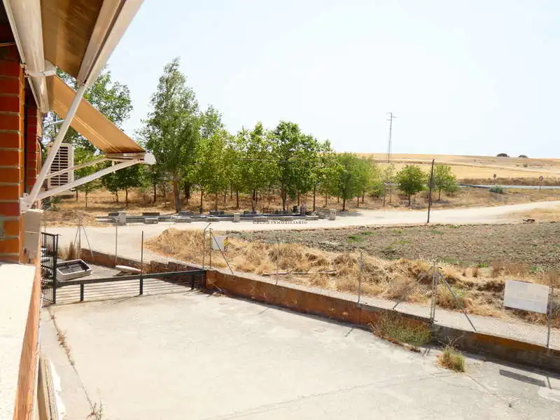 Terrasse von Fabrikhallen zum Verkauf in Valmojado