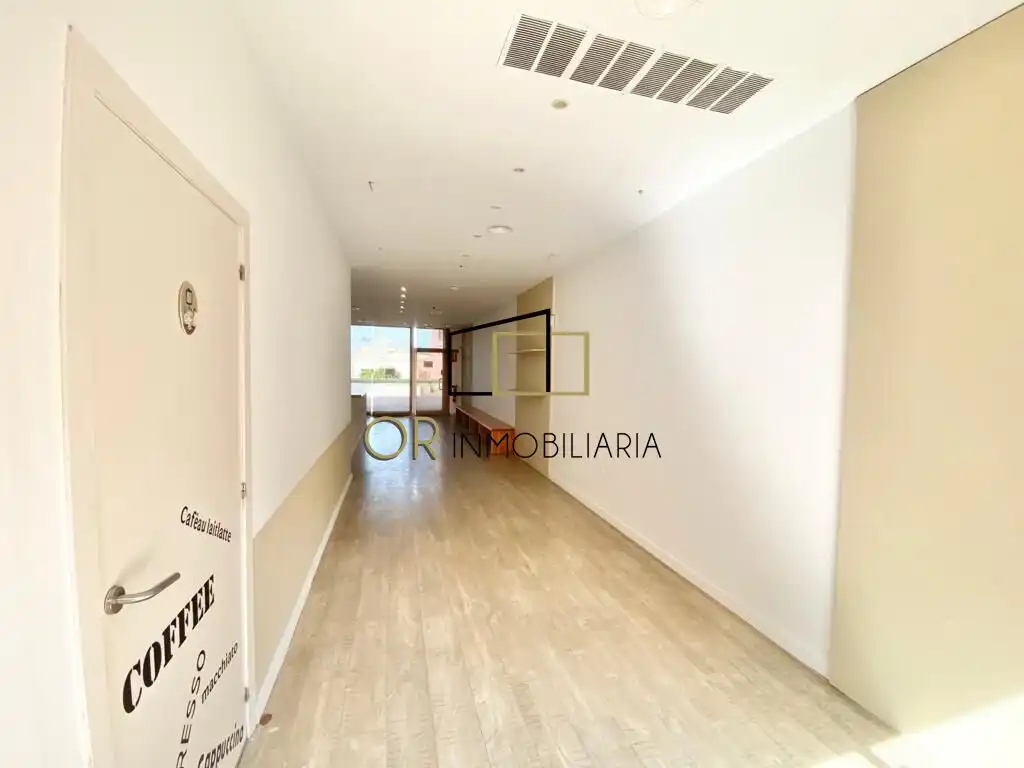 Local comercial en venta en Sant Julià, imagen 2
