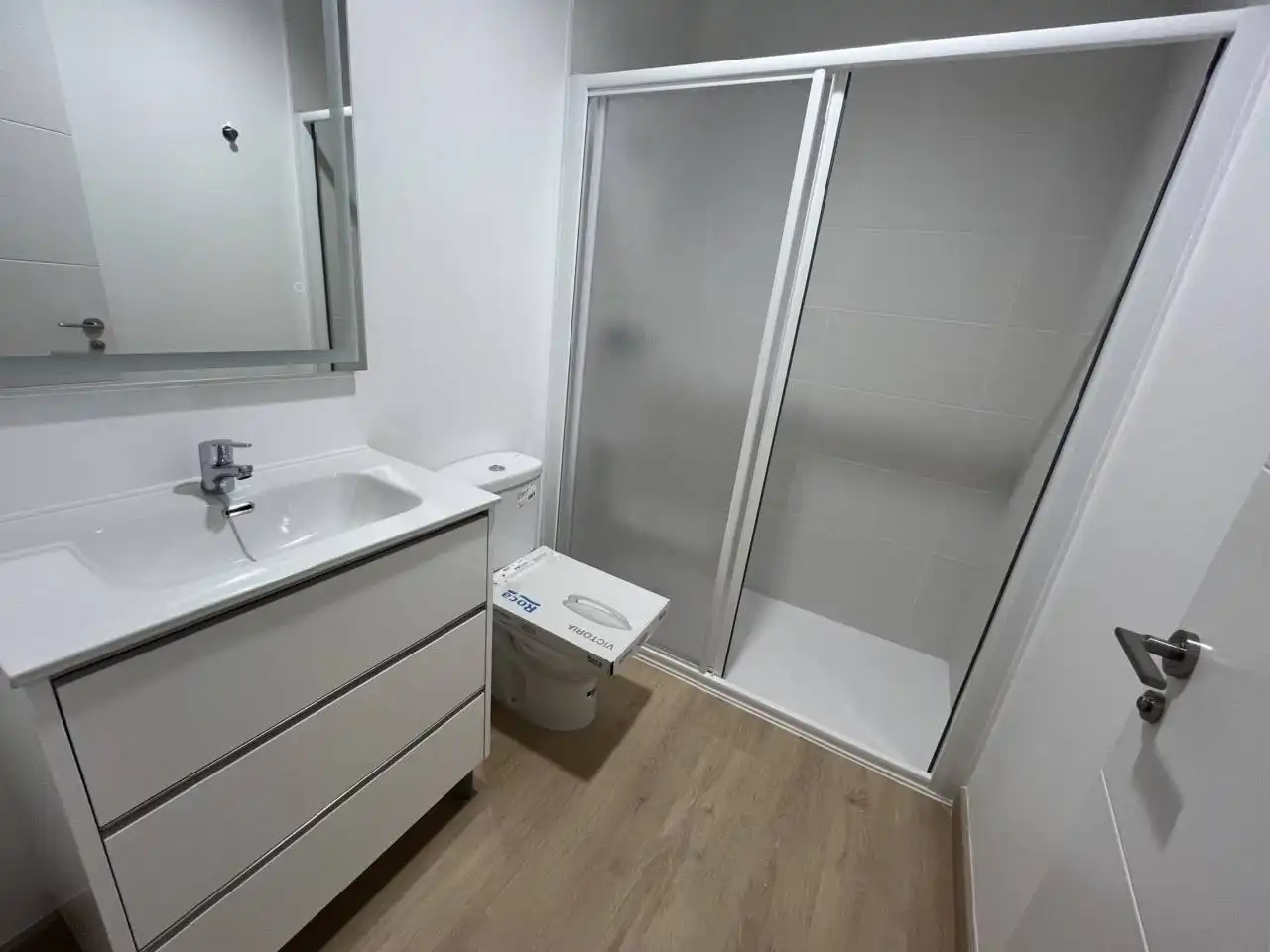 Badezimmer von Wohnung zur Miete in Alcañiz mit Klimaanlage, Heizung und Parkett