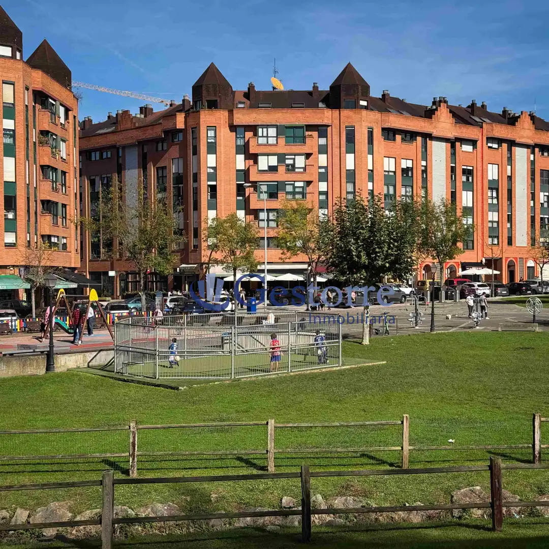 Vista exterior de Pis en venda en Oviedo  amb Calefacció