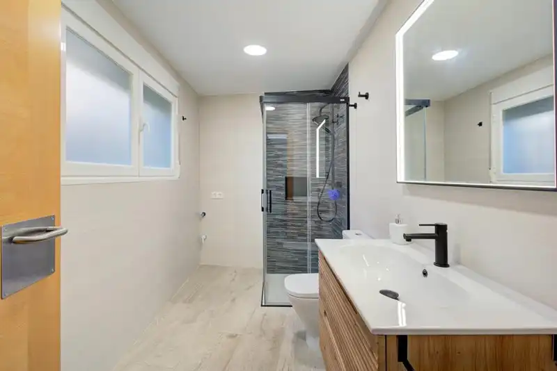 Baño de Piso en venta en Padul con Aire acondicionado, Trastero y Amueblado