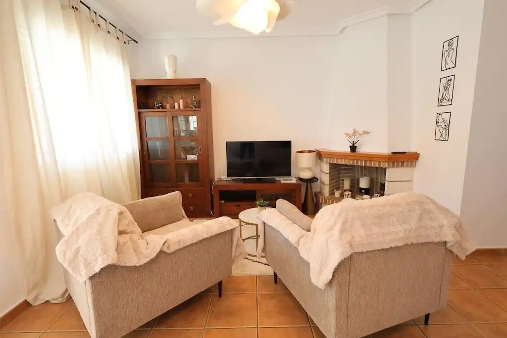 Sala d'estar de Casa adosada de lloguer en Orihuela amb Aire condicionat, Calefacció i Jardí privat