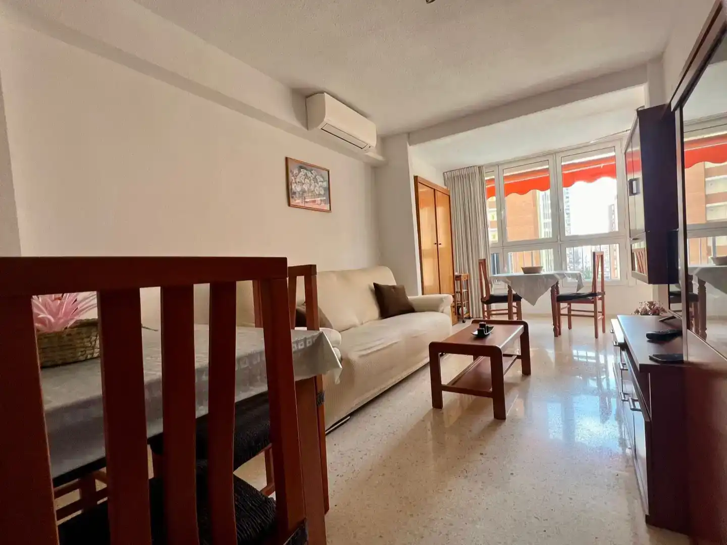 Wohnzimmer von Wohnung zur Miete in Benidorm mit Klimaanlage, Schwimmbad und Balkon