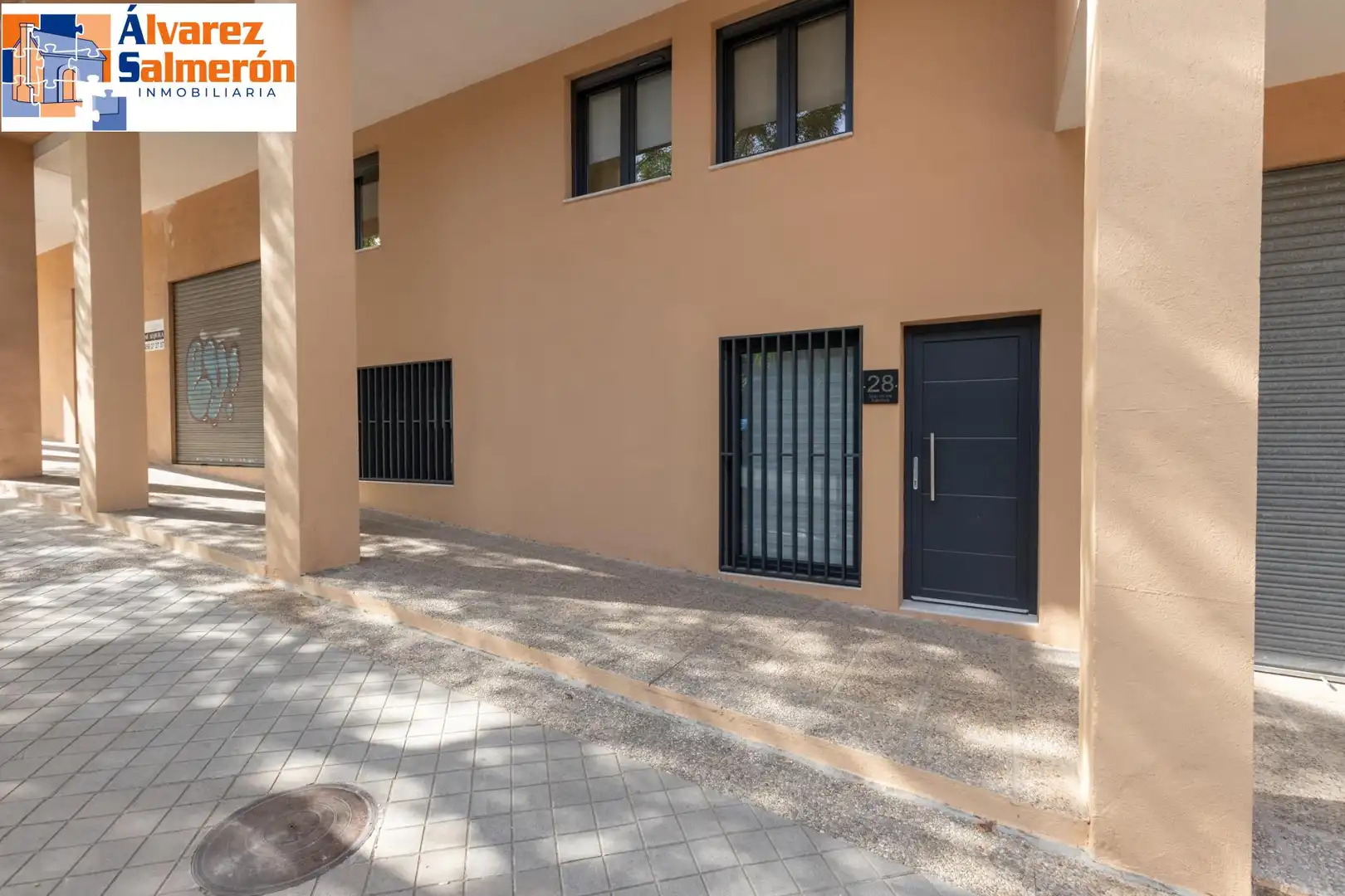 Vista exterior de Pis en venda en Granada amb Aire condicionat i Calefacció