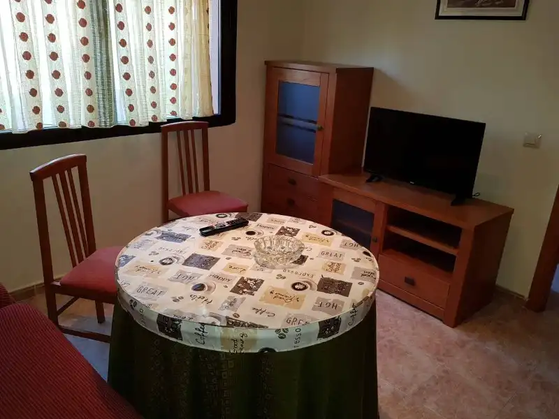 Wohnzimmer von Wohnung zum Verkauf in Jerte mit Klimaanlage, Heizung und Privatgarten