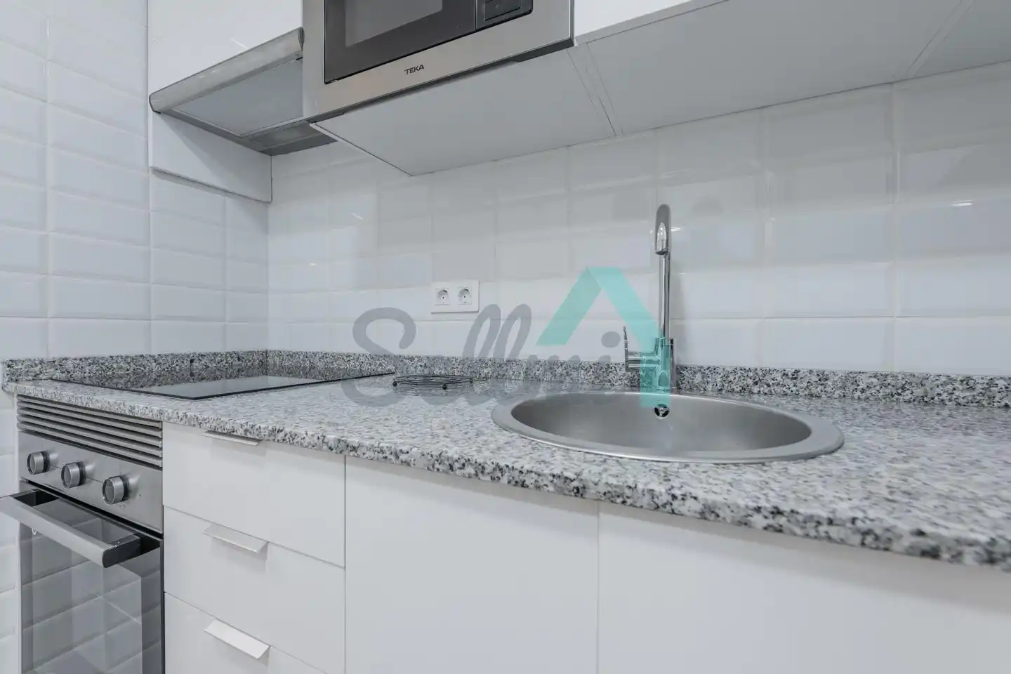 Cocina de Piso para compartir en Oviedo  con Calefacción y Amueblado