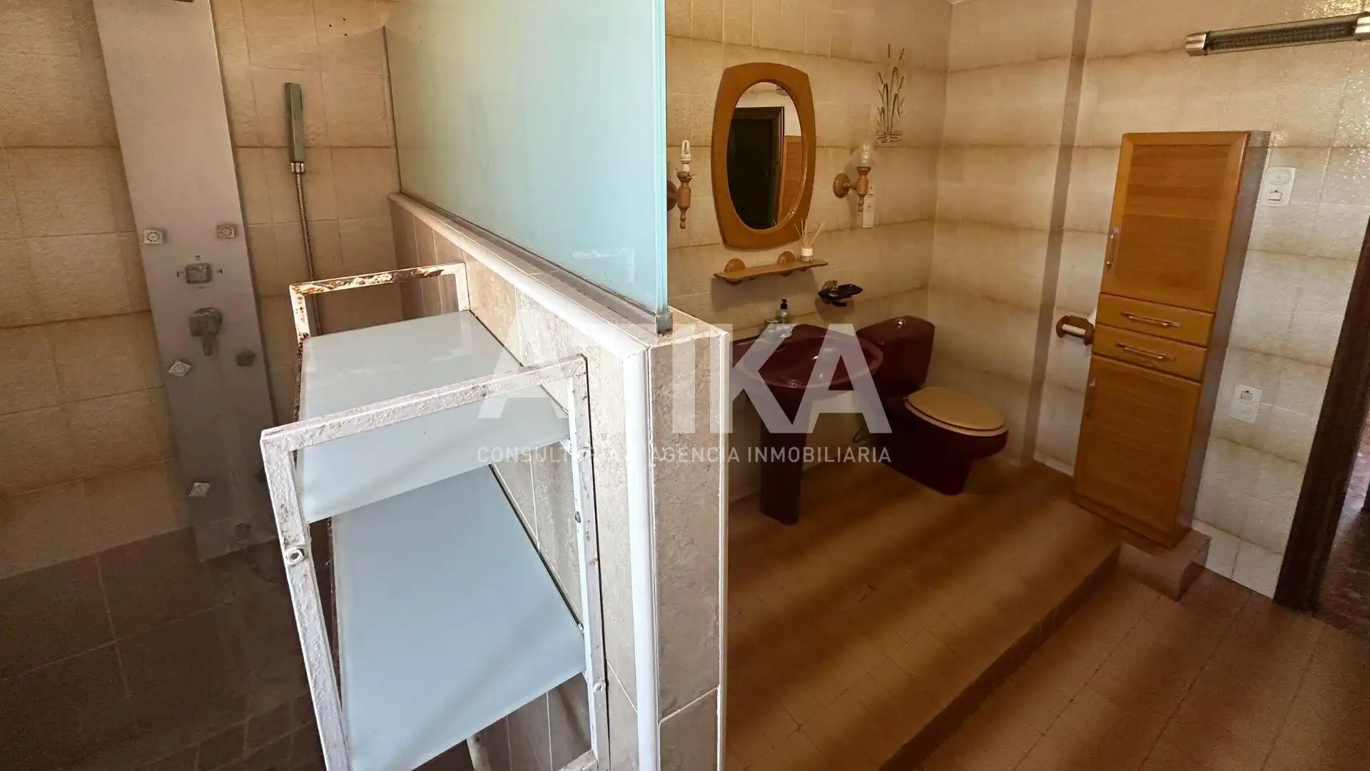Bathroom of Flat for sale in Agullent  with Air Conditioner, Terrace and Storage room