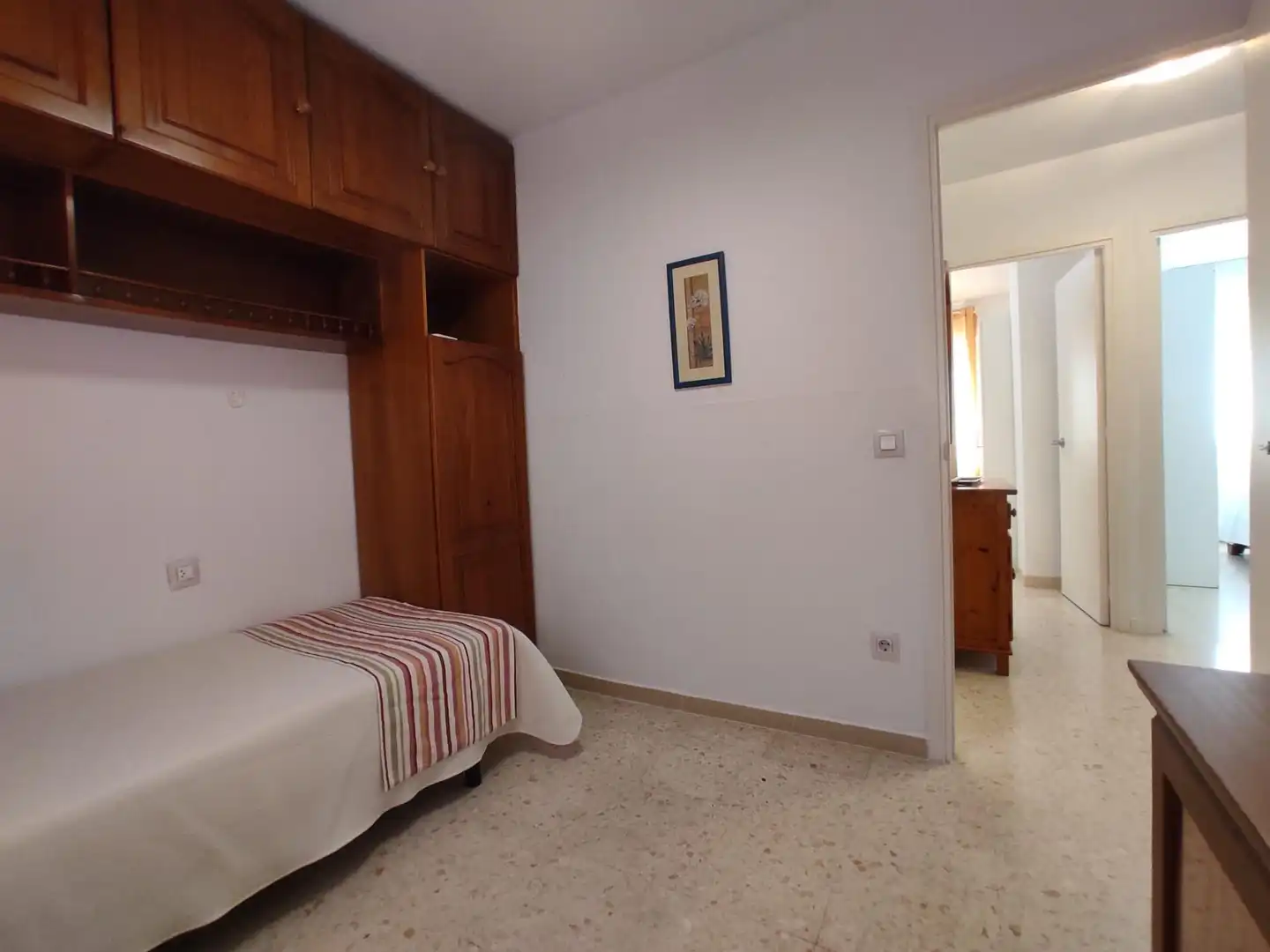 Dormitori de Casa adosada de lloguer en Dos Hermanas amb Aire condicionat, Jardí privat i Moblat