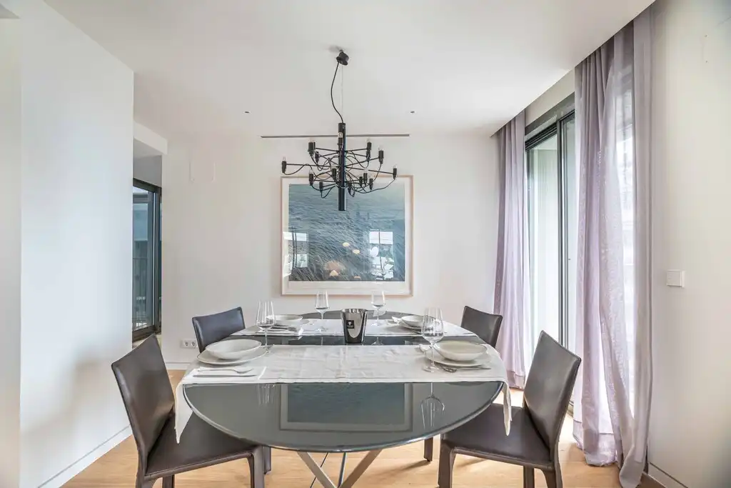Menjador de Apartament en venda en Barcelona amb Terrassa, Moblat i Jacuzzi