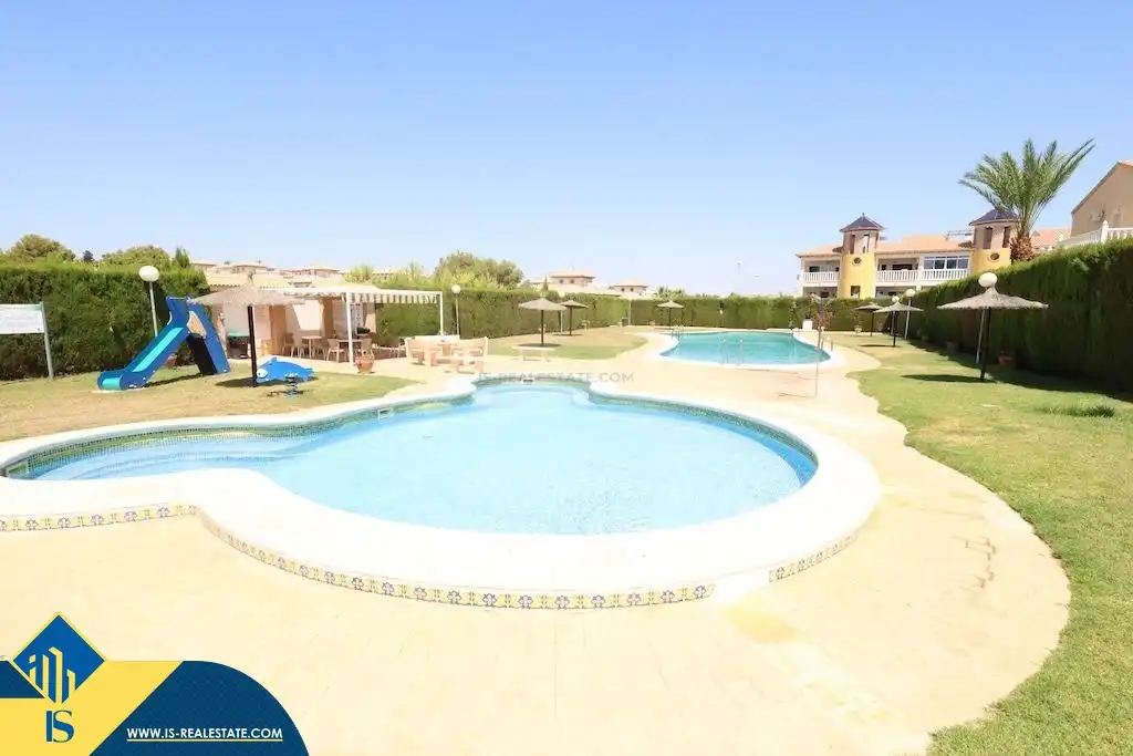 Piscina de Pis de lloguer en Orihuela amb Aire condicionat, Terrassa i Moblat