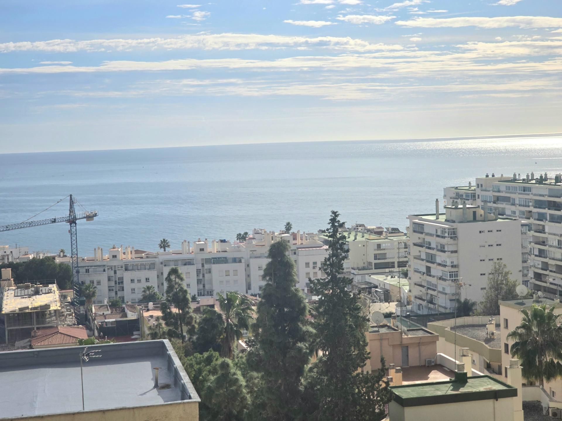 Vista exterior de Pis en venda en Torremolinos amb Aire condicionat, Terrassa i Piscina comunitària