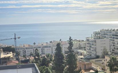 Vista exterior de Pis en venda en Torremolinos amb Aire condicionat, Terrassa i Piscina comunitària