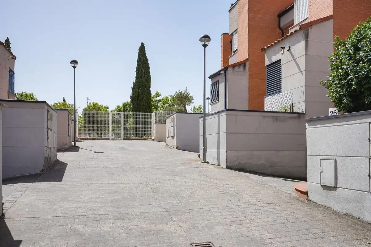 Vista exterior de Casa adosada en venta en Guadalajara con Aire acondicionado, Calefacción y Terraza
