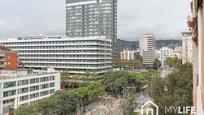 Exterior view of Apartment for sale in  Barcelona Capital  with Air Conditioner and Terrace