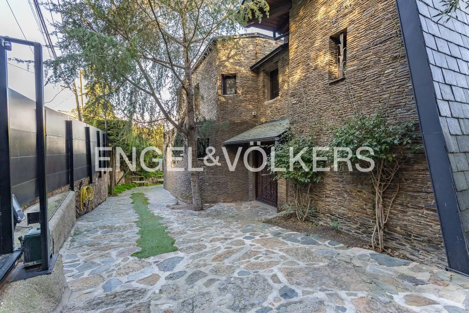 Exterior view of Houses for sale in Barcelona  with Heating, Private garden and Parquet flooring