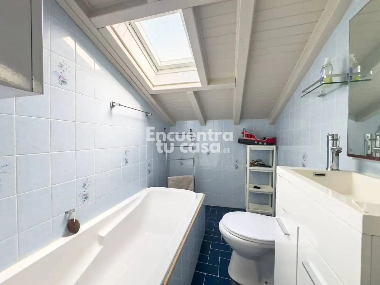 Badezimmer von Haus oder Chalet zum Verkauf in Hendaye mit Heizung, Privatgarten und Terrasse