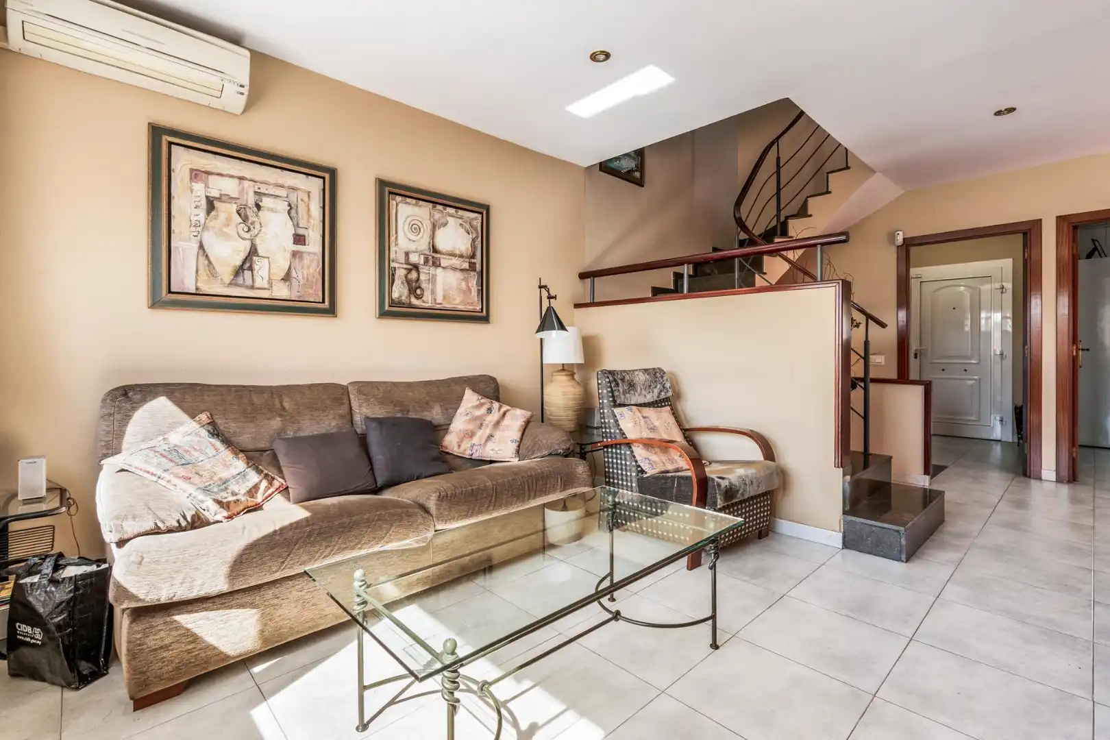 Sala d'estar de Casa adosada en venda en Parets del Vallès amb Aire condicionat, Calefacció i Jardí privat