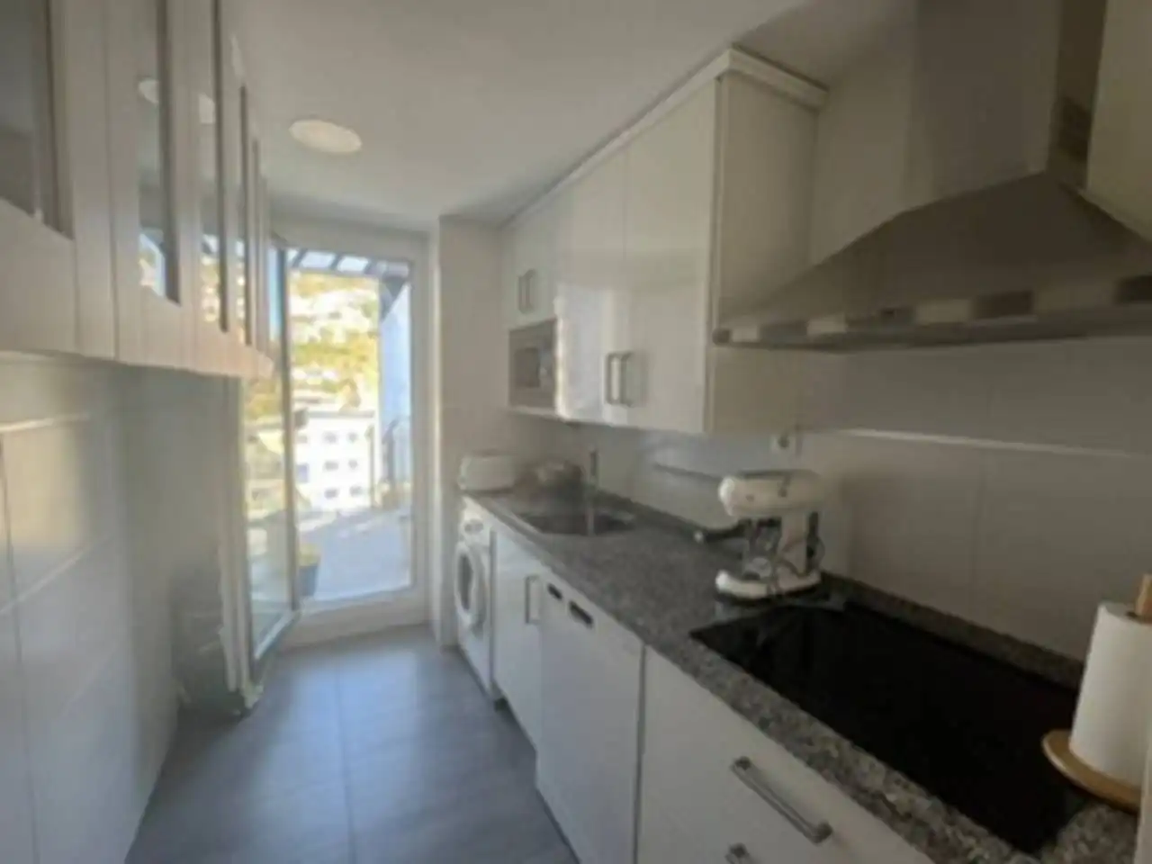 Cuina de Apartament de lloguer en Almuñécar amb Terrassa i Piscina comunitària