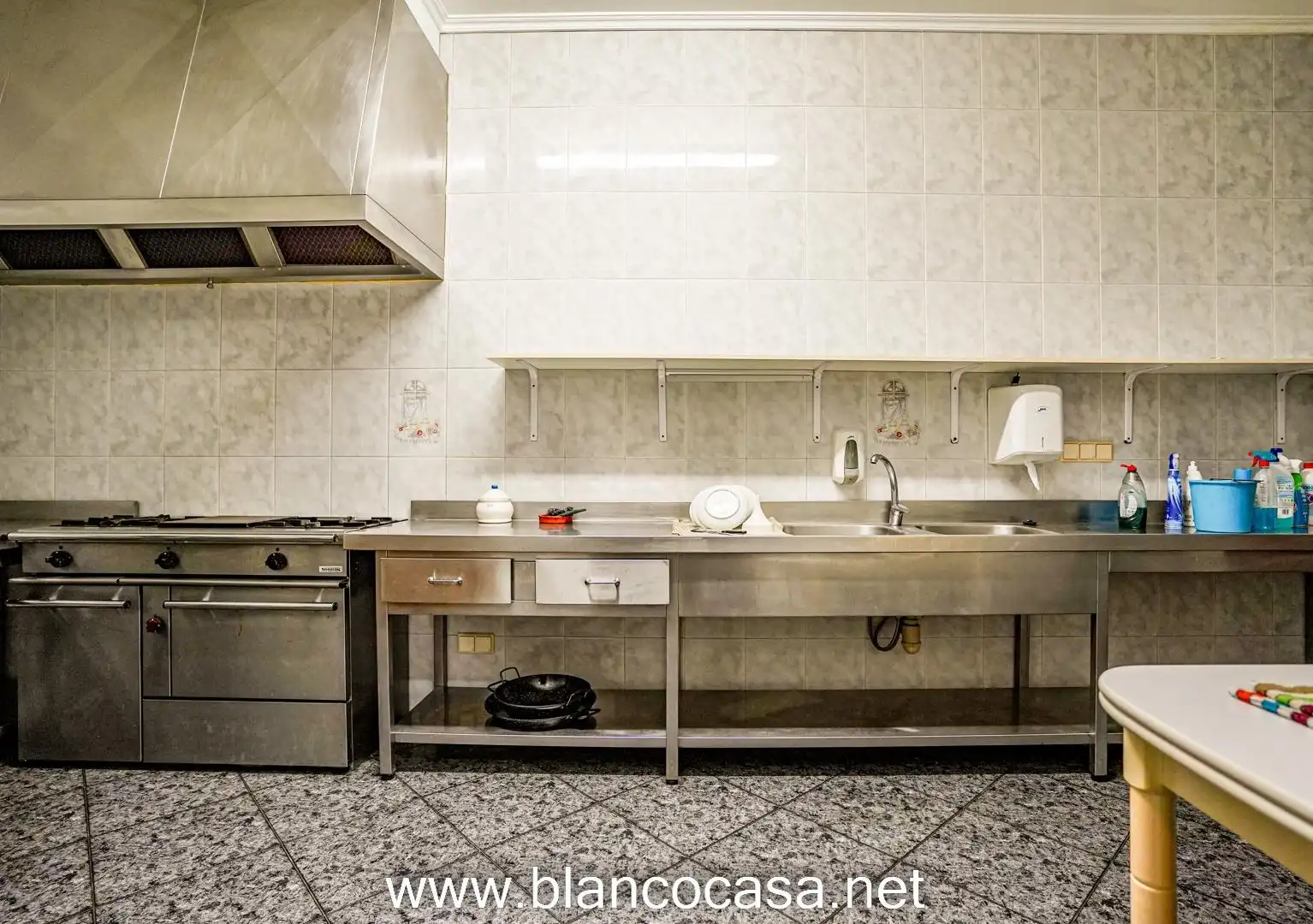 Kitchen of Commercial properties for rent in A Laracha    with Furnished