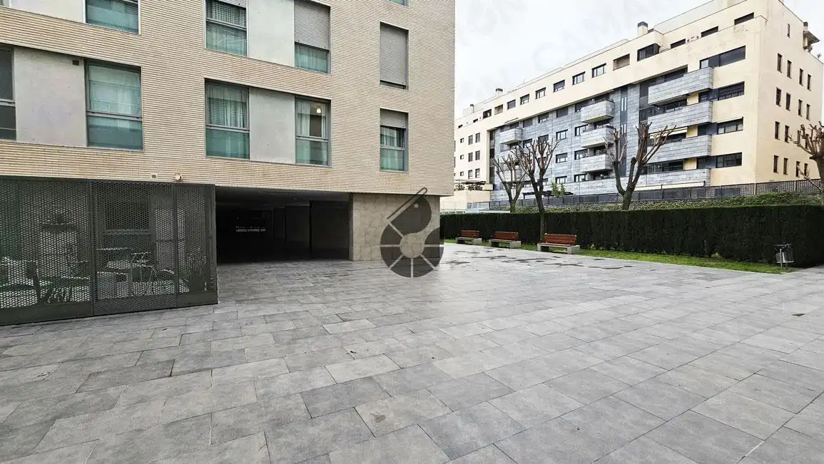 Vista exterior de Piso en venta en Mairena del Aljarafe con Aire acondicionado, Trastero y Piscina comunitaria
