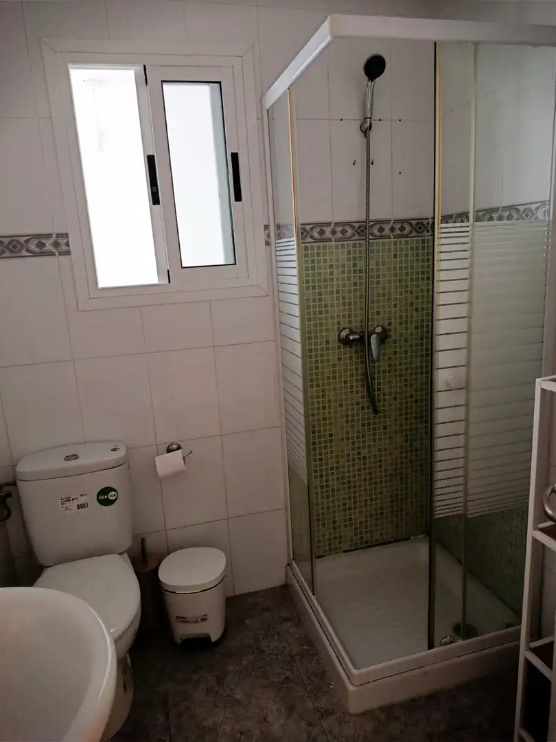 Baño de Piso en venta en Elche / Elx con Aire acondicionado, Calefacción y Amueblado