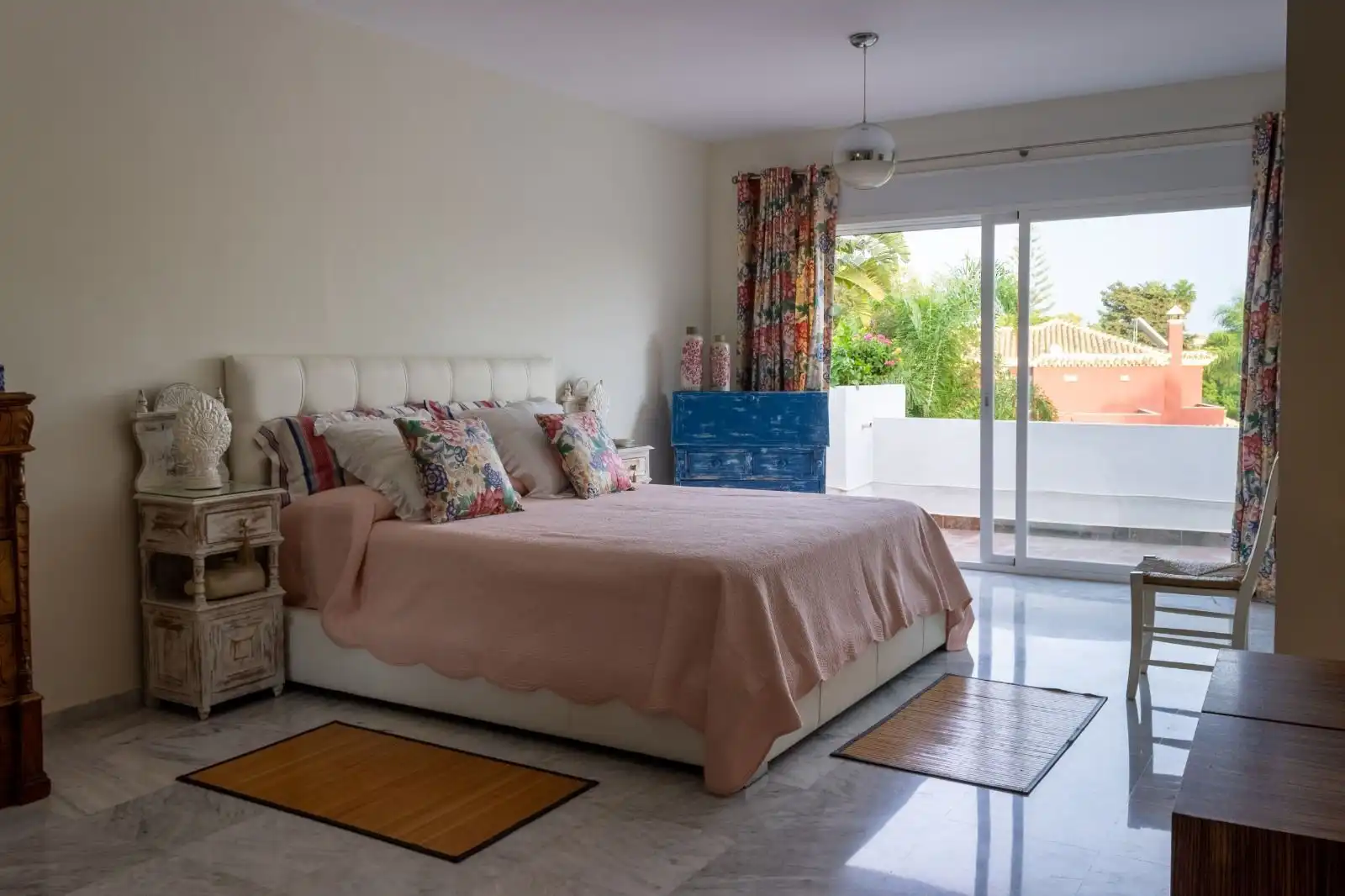 Dormitori de Casa adosada en venda en Marbella amb Aire condicionat, Jardí privat i Moblat