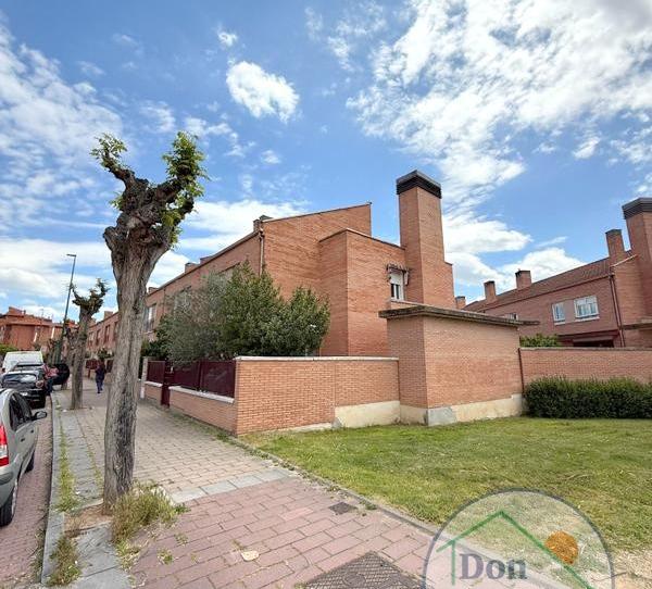 Foto 1 de Casa adosada en venda a Parque Alameda - Paula López, Valladolid