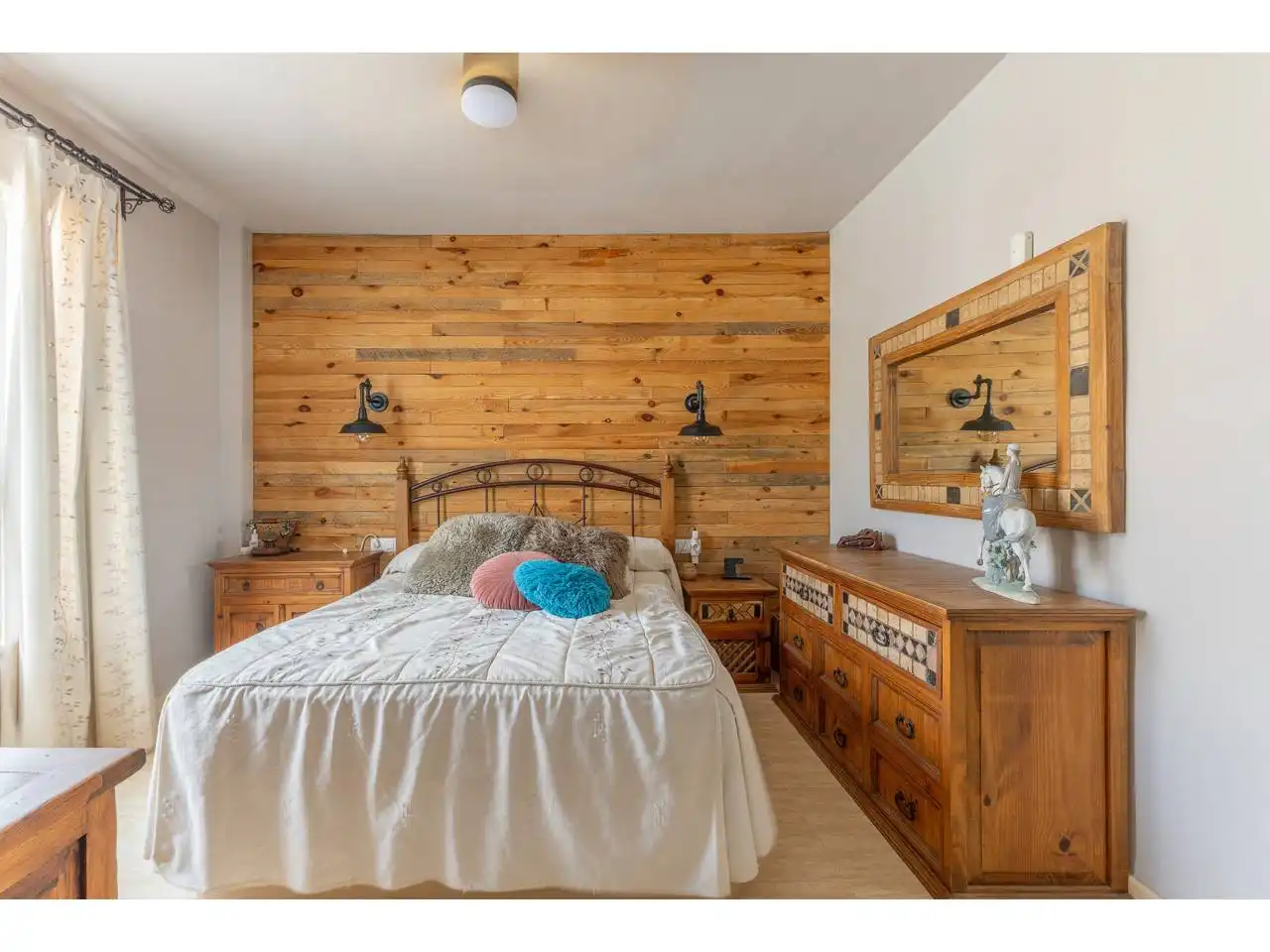 Bedroom of Detached homes for sale in La Pobla de Vallbona  with Air Conditioner, Heating and Private garden