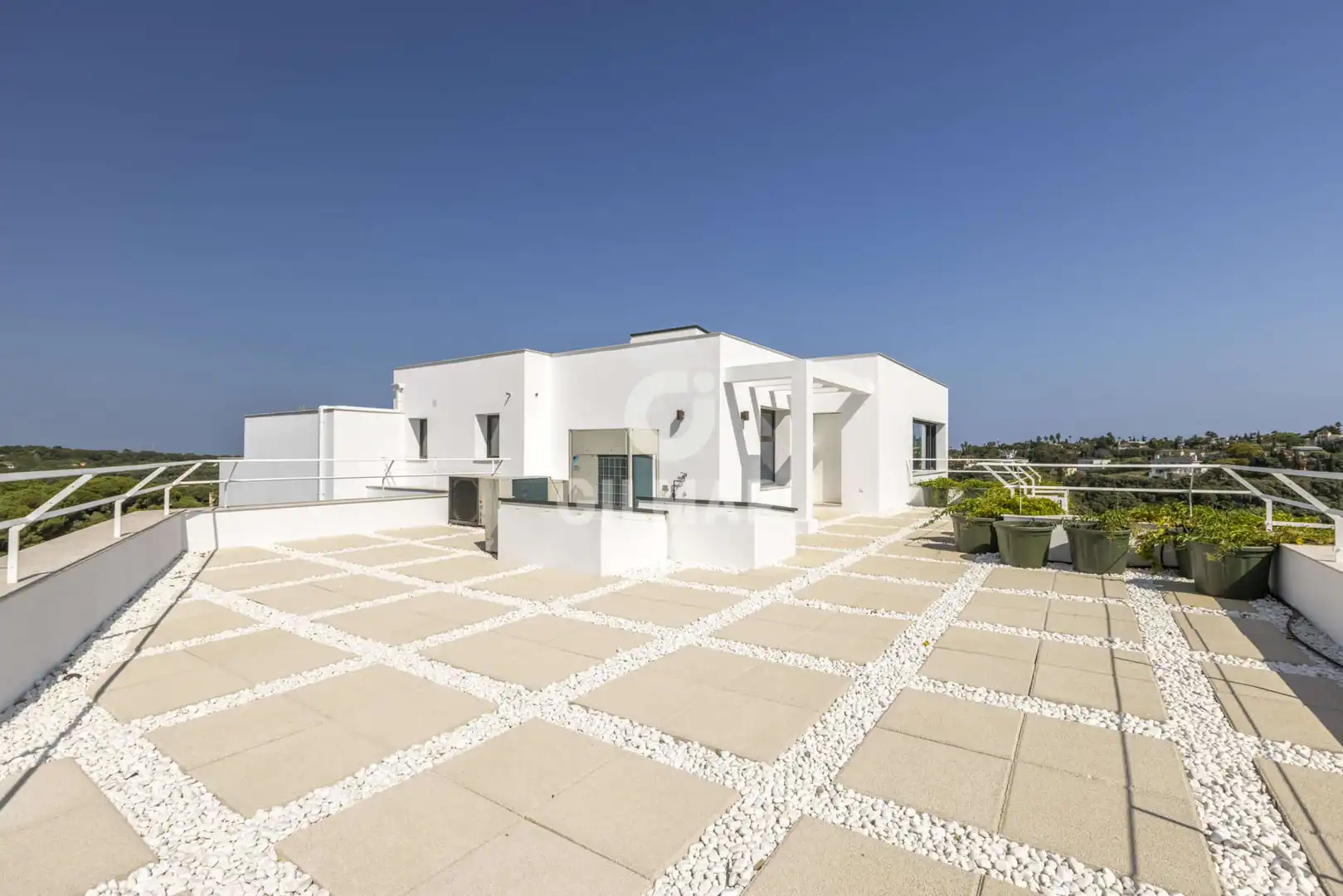 Vista exterior de Casa o xalet en venda en Sotogrande amb Calefacció, Jardí privat i Piscina