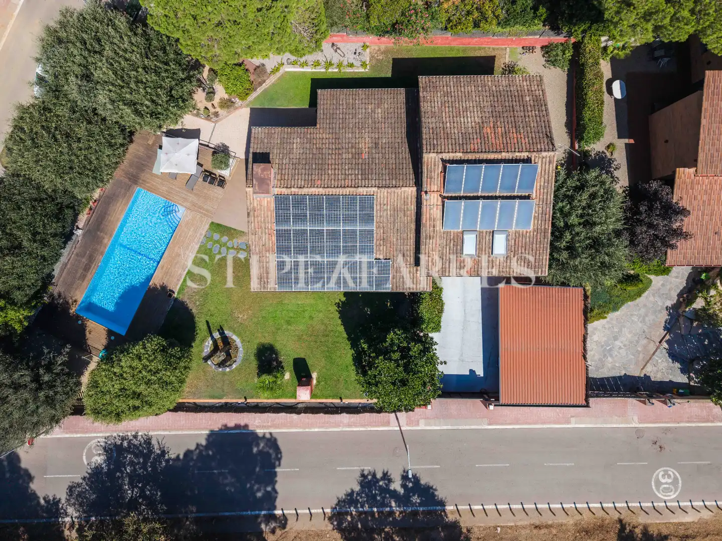 Vista exterior de Casa o xalet en venda en Barcelona amb Aire condicionat, Calefacció i Jardí privat