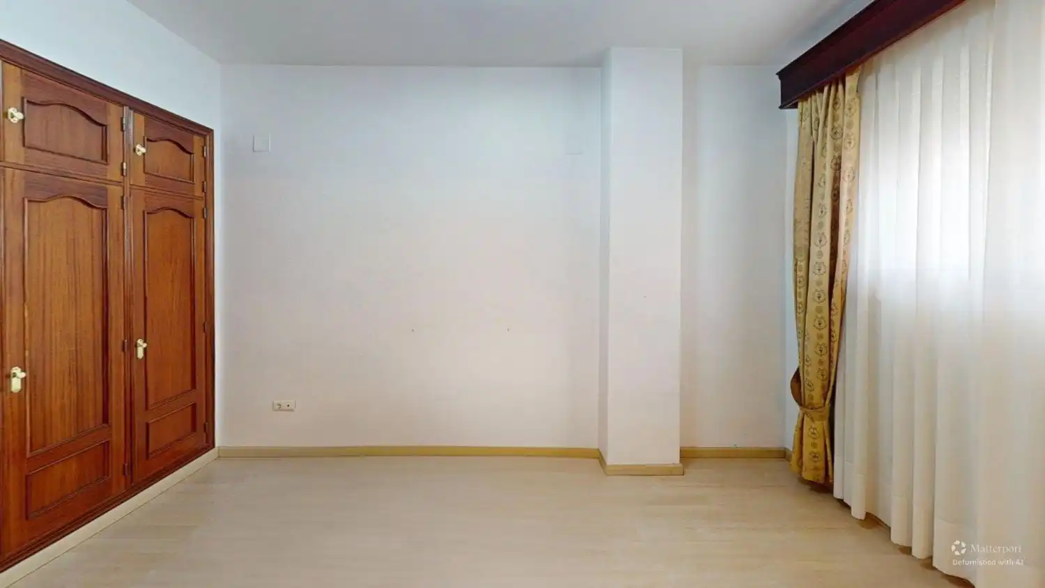 Flat for sale in Sevilla  with Air Conditioner, Heating and Balcony