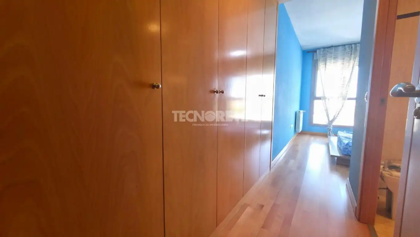 Habitación de Piso en venta en Guadalajara con Parquet y Piscina comunitaria