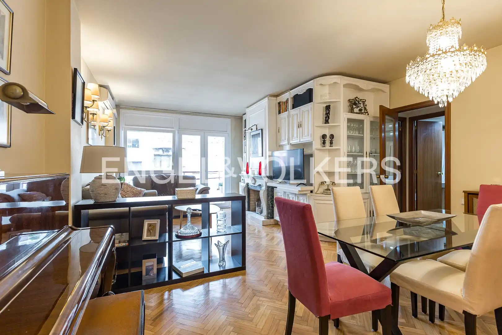 Vista exterior de Piso en venta en Barcelona con Calefacción, Parquet y Amueblado