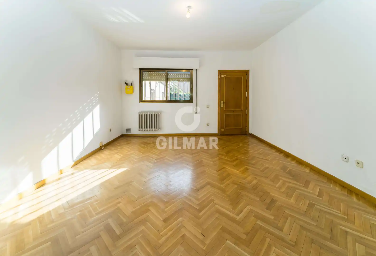 Habitación de Estudio en venta en Madrid con Calefacción, Jardín privado y Piscina