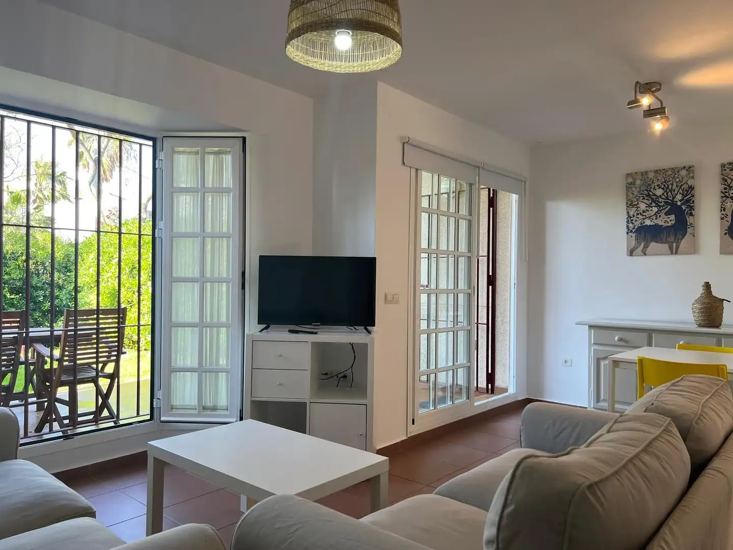 Sala de estar de Apartamento de alquiler en Rota con Jardín privado, Terraza y Amueblado
