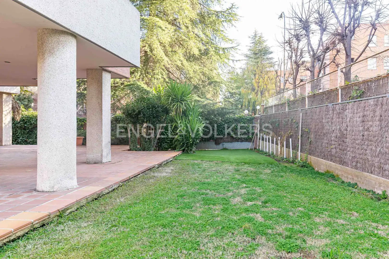 Vista exterior de Pis de lloguer en Madrid amb Aire condicionat, Calefacció i Jardí privat