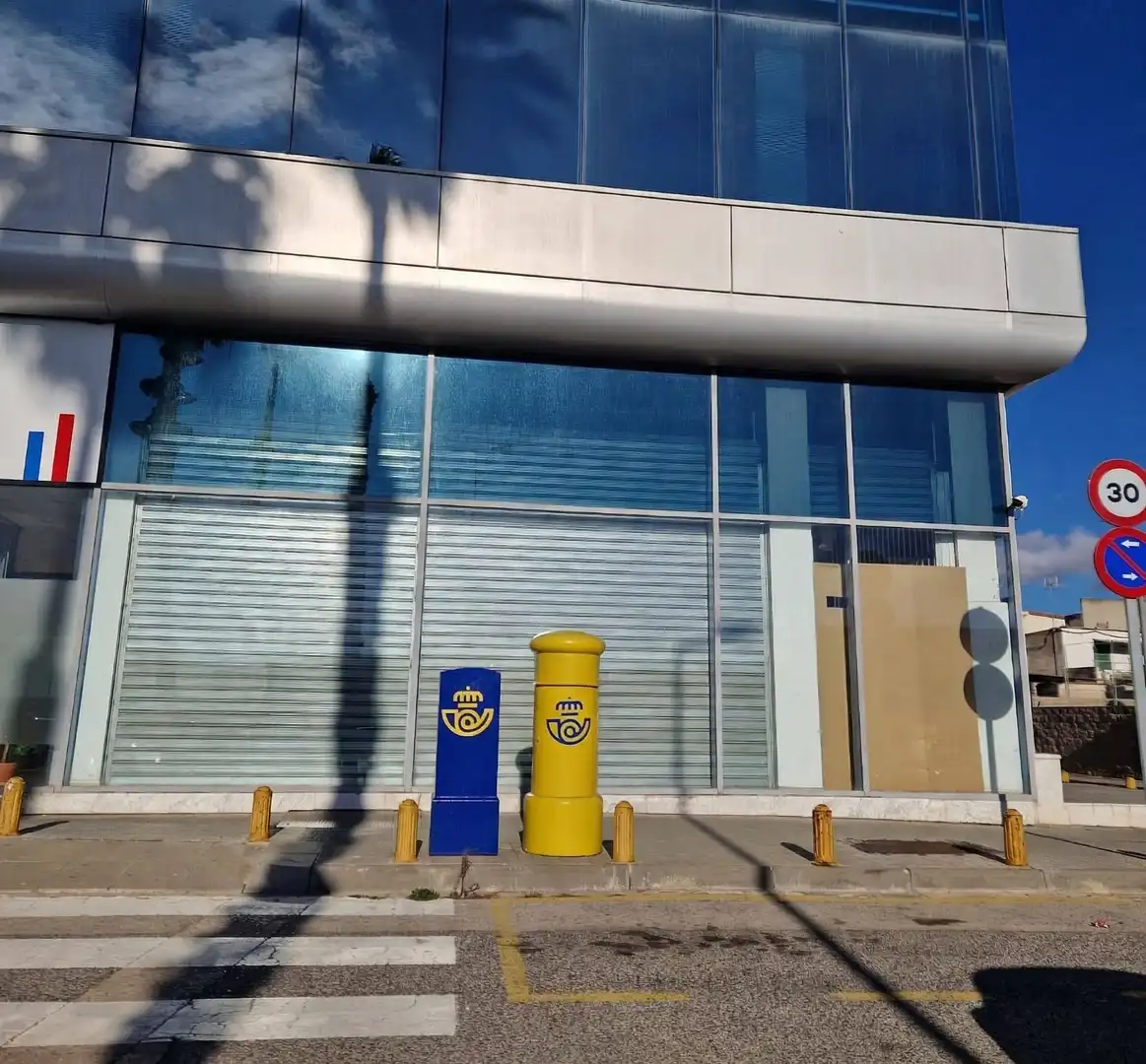 Locale commerciale in affitto a Ronda d'Europa