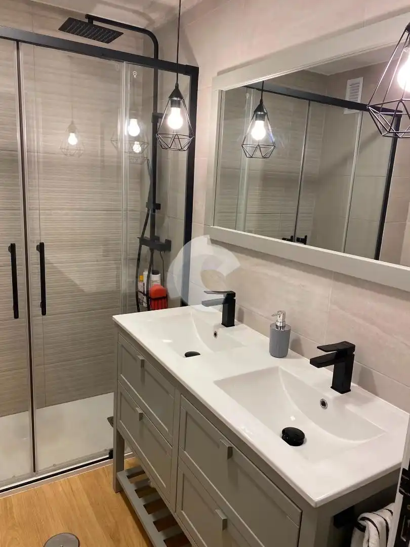 Badezimmer von Wohnung zur Miete in Baiona