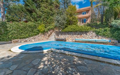 Piscina de Casa adosada en venda en Torrelodones amb Calefacció, Jardí privat i Piscina