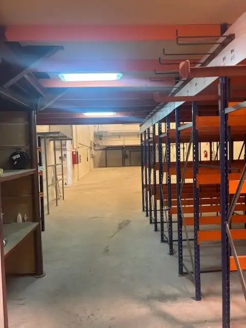 Fabrikhallen zur Miete in Loiu