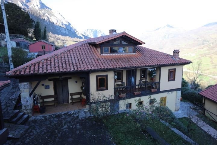 Exterior view of Country house for sale in Quirós  with Private garden and Terrace