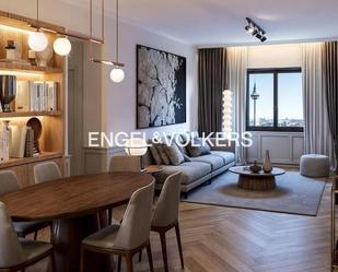 Sala d'estar de Apartament en venda en  Madrid Capital amb Aire condicionat, Calefacció i Moblat