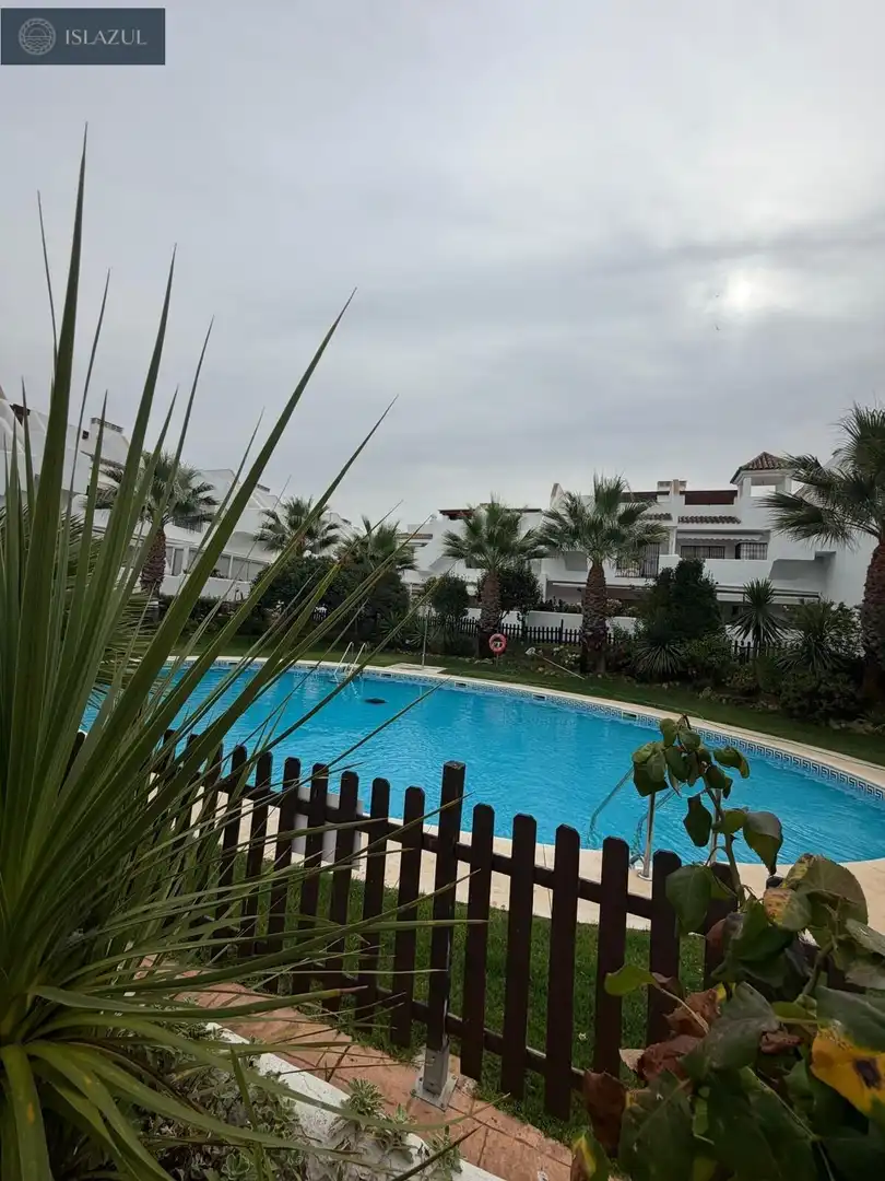 Schwimmbecken von Erdgeschoss zur Miete in Islantilla mit Klimaanlage, Heizung und Privatgarten
