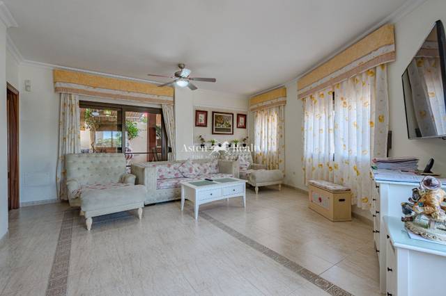 Casa adosada en Venta en Casco Urbano